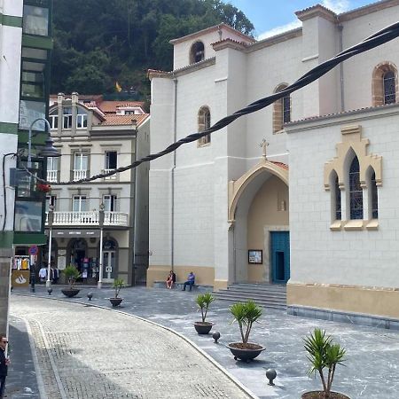 Apartamentos Urbanin I Plaza Ayuntamiento Cudillero Eksteriør billede