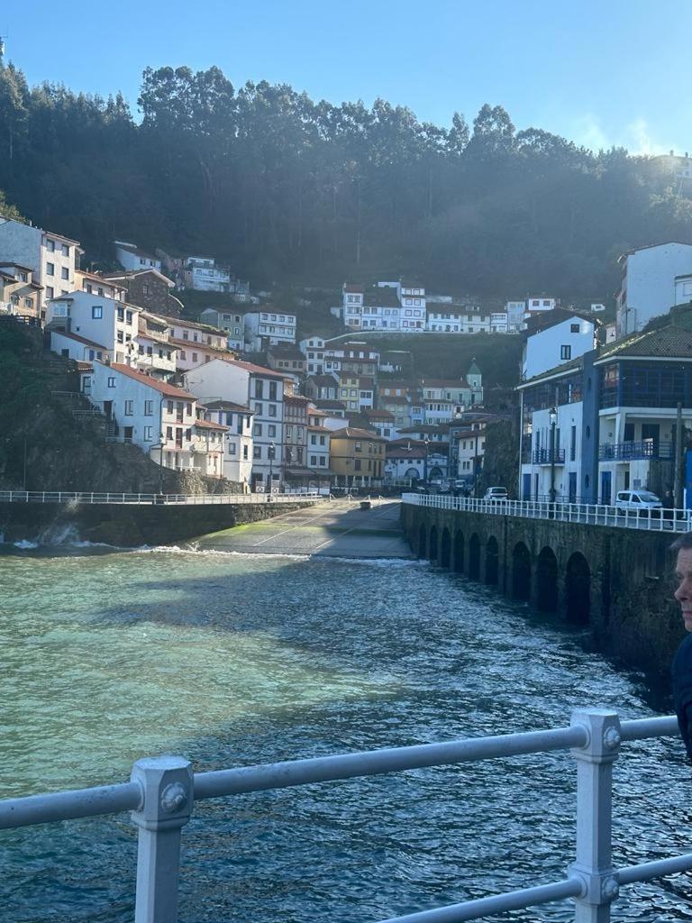 Apartamentos Urbanin I Plaza Ayuntamiento Cudillero Eksteriør billede