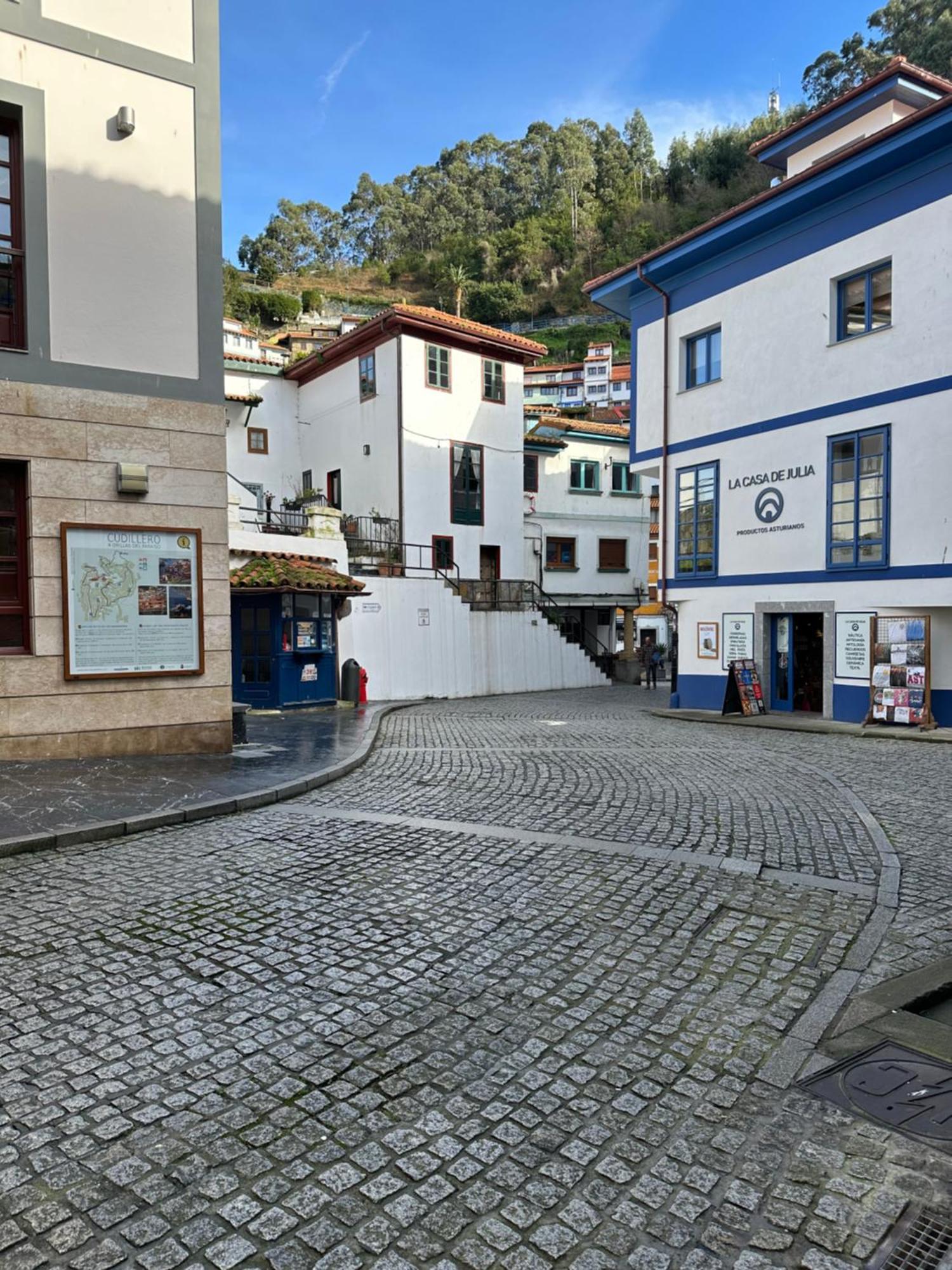 Apartamentos Urbanin I Plaza Ayuntamiento Cudillero Eksteriør billede