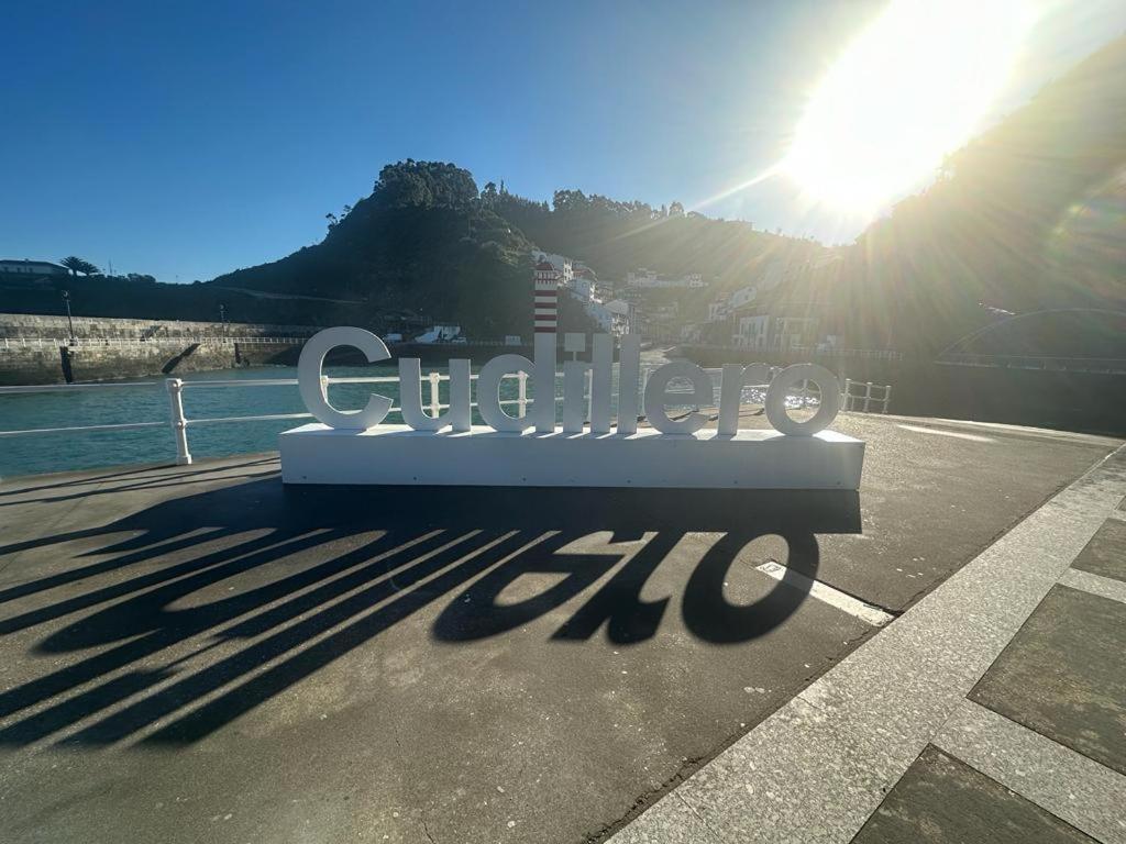 Apartamentos Urbanin I Plaza Ayuntamiento Cudillero Eksteriør billede